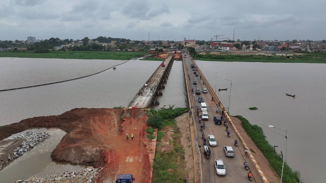 Bridge works over the lagoon